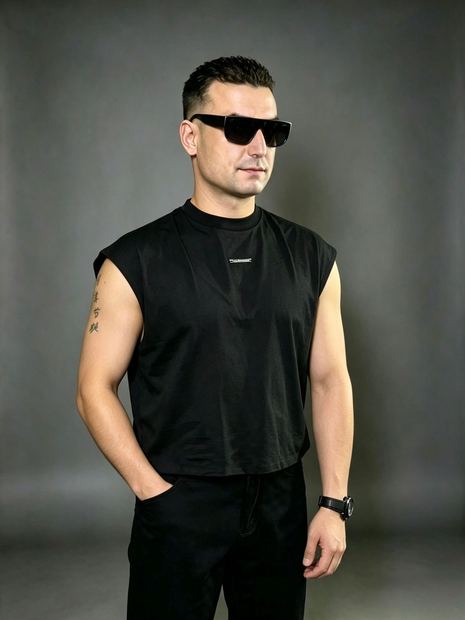 DJ TH de corpo inteiro, look all black